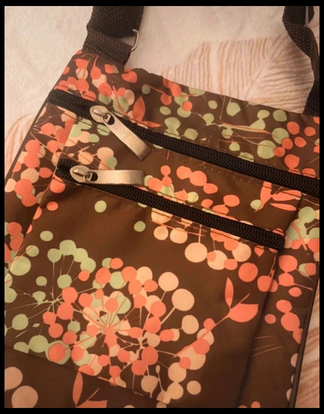 Brown women's shoulder bag with multicolored floral pattern – photo 3